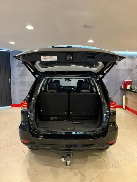 TOYOTA Hilux SW4 2.8 16V 4P SRX PLATINUM 4X4 7 LUGARES TURBO DIESEL AUTOM�TICO, Foto 8