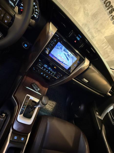 TOYOTA Hilux SW4 2.8 16V 4P SRX PLATINUM 4X4 7 LUGARES TURBO DIESEL AUTOM�TICO, Foto 11