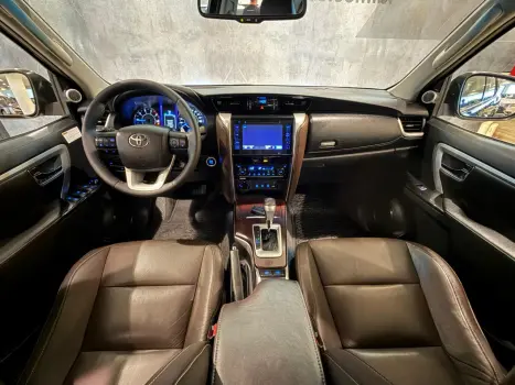 TOYOTA Hilux SW4 2.8 16V 4P SRX PLATINUM 4X4 7 LUGARES TURBO DIESEL AUTOM�TICO, Foto 12