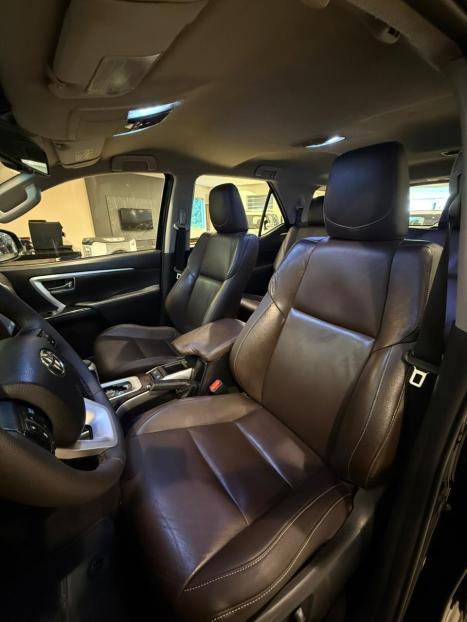 TOYOTA Hilux SW4 2.8 16V 4P SRX PLATINUM 4X4 7 LUGARES TURBO DIESEL AUTOM�TICO, Foto 13