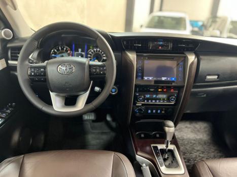 TOYOTA Hilux SW4 2.8 16V 4P SRX 4X4 7 LUGARES TURBO DIESEL AUTOM�TICO, Foto 12