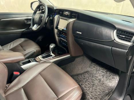 TOYOTA Hilux SW4 2.8 16V 4P SRX 4X4 7 LUGARES TURBO DIESEL AUTOM�TICO, Foto 15