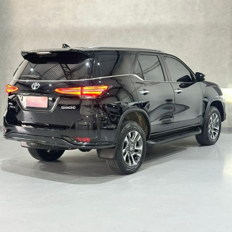 TOYOTA Hilux SW4 2.8 4P SRX 4X4 DIAMOND 7 LUGARES TURBO DIESEL AUTOM�TICO, Foto 4