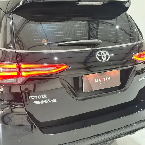 TOYOTA Hilux SW4 2.8 4P SRX 4X4 DIAMOND 7 LUGARES TURBO DIESEL AUTOM�TICO, Foto 8