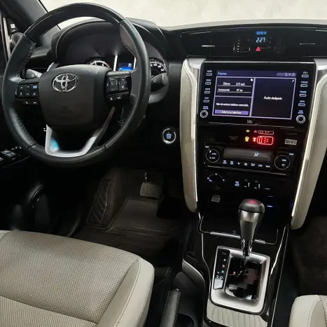 TOYOTA Hilux SW4 2.8 4P SRX 4X4 DIAMOND 7 LUGARES TURBO DIESEL AUTOM�TICO, Foto 11