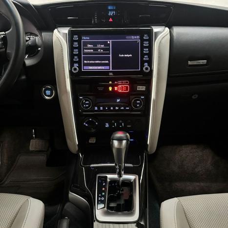 TOYOTA Hilux SW4 2.8 4P SRX 4X4 DIAMOND 7 LUGARES TURBO DIESEL AUTOM�TICO, Foto 16