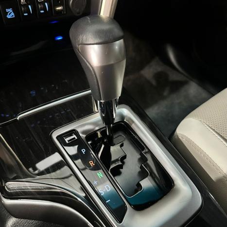 TOYOTA Hilux SW4 2.8 4P SRX 4X4 DIAMOND 7 LUGARES TURBO DIESEL AUTOM�TICO, Foto 17