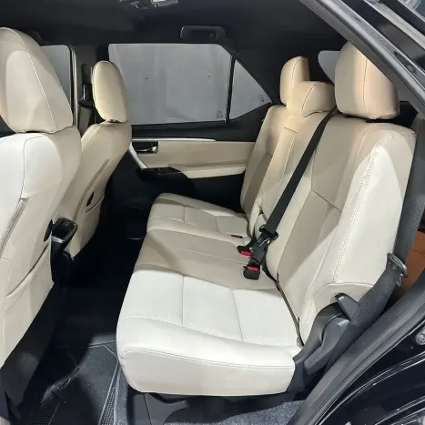 TOYOTA Hilux SW4 2.8 4P SRX 4X4 DIAMOND 7 LUGARES TURBO DIESEL AUTOM�TICO, Foto 26