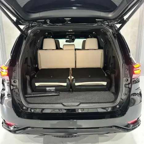 TOYOTA Hilux SW4 2.8 4P SRX 4X4 DIAMOND 7 LUGARES TURBO DIESEL AUTOM�TICO, Foto 30