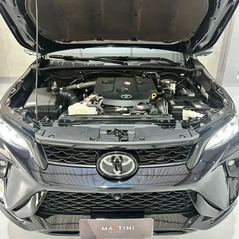 TOYOTA Hilux SW4 2.8 4P SRX 4X4 DIAMOND 7 LUGARES TURBO DIESEL AUTOM�TICO, Foto 31