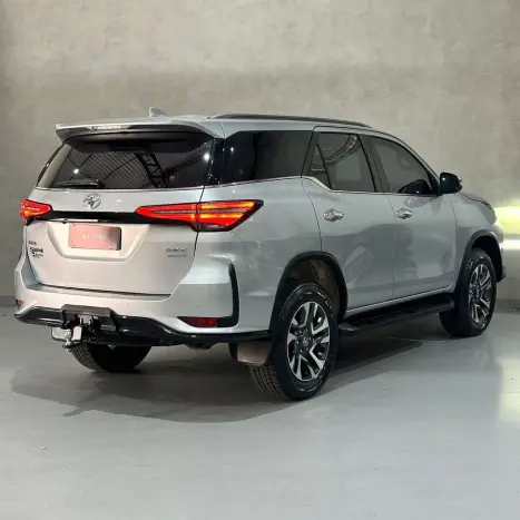 TOYOTA Hilux SW4 2.8 16V 4P SRX PLATINUM 4X4 7 LUGARES TURBO DIESEL AUTOM�TICO, Foto 4