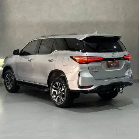 TOYOTA Hilux SW4 2.8 16V 4P SRX PLATINUM 4X4 7 LUGARES TURBO DIESEL AUTOM�TICO, Foto 6