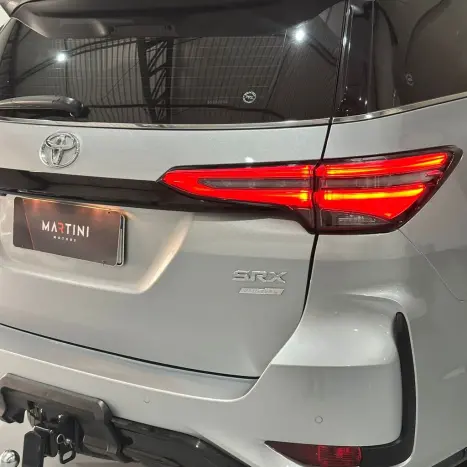 TOYOTA Hilux SW4 2.8 16V 4P SRX PLATINUM 4X4 7 LUGARES TURBO DIESEL AUTOM�TICO, Foto 7