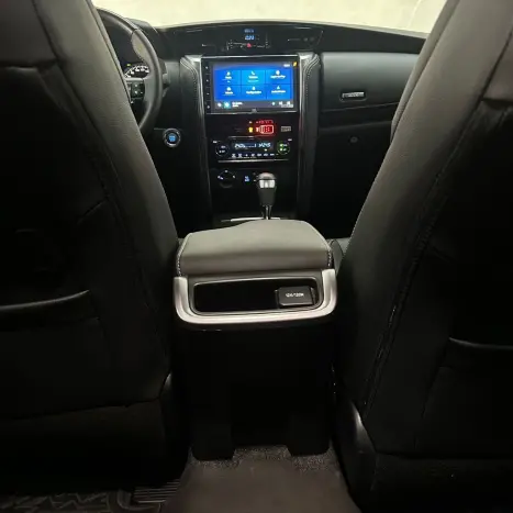 TOYOTA Hilux SW4 2.8 16V 4P SRX PLATINUM 4X4 7 LUGARES TURBO DIESEL AUTOM�TICO, Foto 15