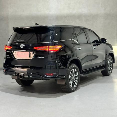 TOYOTA Hilux SW4 2.8 4P SRX 4X4 DIAMOND 7 LUGARES TURBO DIESEL AUTOM�TICO, Foto 4