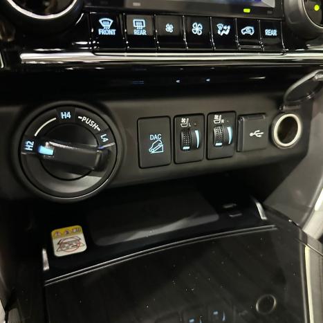 TOYOTA Hilux SW4 2.8 4P SRX 4X4 DIAMOND 7 LUGARES TURBO DIESEL AUTOM�TICO, Foto 12