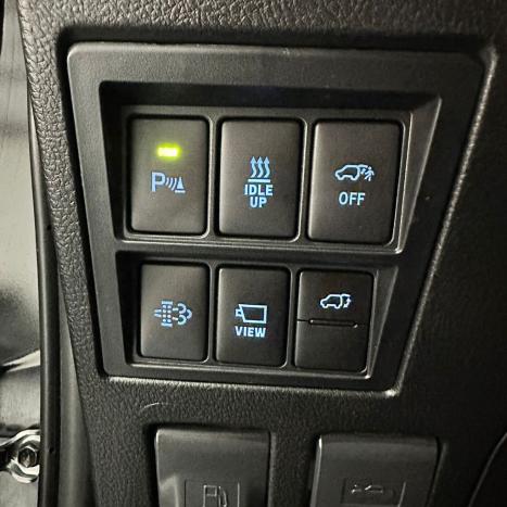TOYOTA Hilux SW4 2.8 4P SRX 4X4 DIAMOND 7 LUGARES TURBO DIESEL AUTOM�TICO, Foto 19