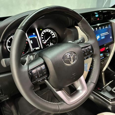 TOYOTA Hilux SW4 2.8 4P SRX 4X4 DIAMOND 7 LUGARES TURBO DIESEL AUTOM�TICO, Foto 22