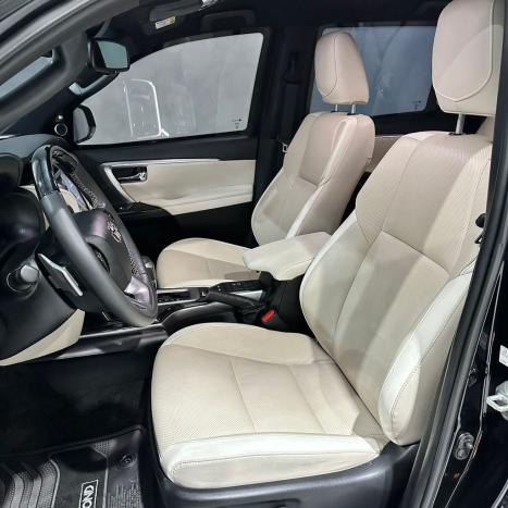 TOYOTA Hilux SW4 2.8 4P SRX 4X4 DIAMOND 7 LUGARES TURBO DIESEL AUTOM�TICO, Foto 25