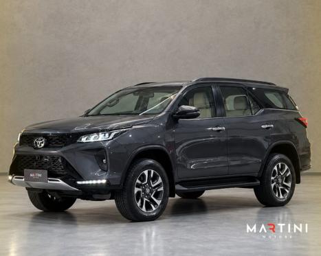 TOYOTA Hilux SW4 2.8 4P SRX 4X4 DIAMOND 7 LUGARES TURBO DIESEL AUTOMÁTICO, Foto 1