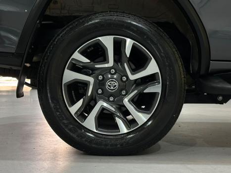 TOYOTA Hilux SW4 2.8 4P SRX 4X4 DIAMOND 7 LUGARES TURBO DIESEL AUTOMÁTICO, Foto 23