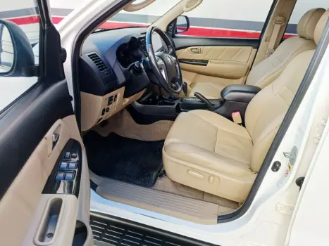 TOYOTA Hilux SW4 3.0 16V 4P SRV 4X4 TURBO DIESEL AUTOM�TICO, Foto 16