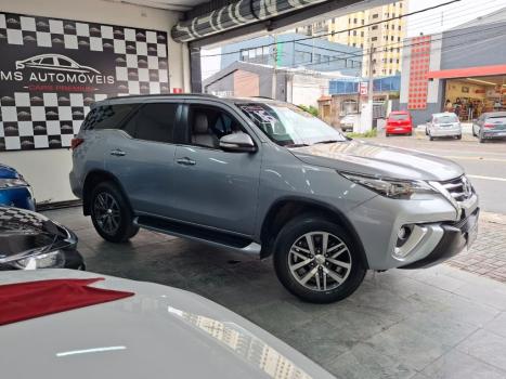 TOYOTA Hilux SW4 4.0 V6 24V 4P SRX 4X4 7 LUGARES AUTOM�TICO, Foto 3