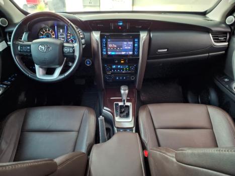 TOYOTA Hilux SW4 4.0 V6 24V 4P SRX 4X4 7 LUGARES AUTOM�TICO, Foto 5