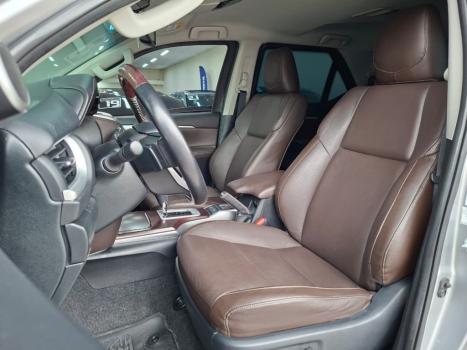 TOYOTA Hilux SW4 4.0 V6 24V 4P SRX 4X4 7 LUGARES AUTOM�TICO, Foto 7