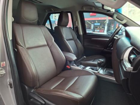 TOYOTA Hilux SW4 4.0 V6 24V 4P SRX 4X4 7 LUGARES AUTOM�TICO, Foto 8