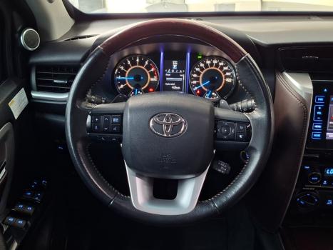 TOYOTA Hilux SW4 4.0 V6 24V 4P SRX 4X4 7 LUGARES AUTOM�TICO, Foto 12