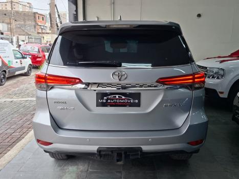 TOYOTA Hilux SW4 4.0 V6 24V 4P SRX 4X4 7 LUGARES AUTOM�TICO, Foto 13