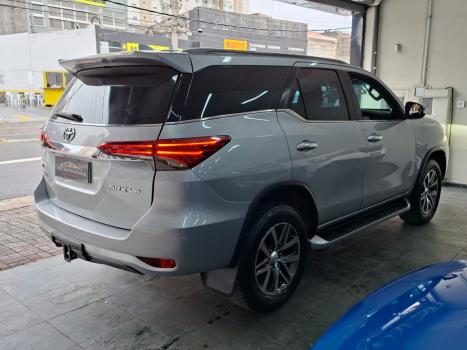 TOYOTA Hilux SW4 4.0 V6 24V 4P SRX 4X4 7 LUGARES AUTOM�TICO, Foto 14