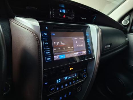 TOYOTA Hilux SW4 4.0 V6 24V 4P SRX 4X4 7 LUGARES AUTOM�TICO, Foto 16