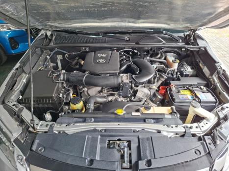 TOYOTA Hilux SW4 4.0 V6 24V 4P SRX 4X4 7 LUGARES AUTOM�TICO, Foto 20