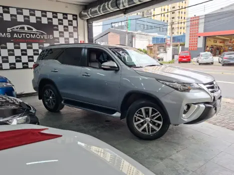 TOYOTA Hilux SW4 , Foto 3