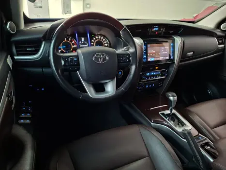 TOYOTA Hilux SW4 , Foto 6