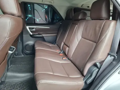 TOYOTA Hilux SW4 , Foto 9