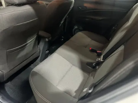 TOYOTA Yaris Hatch 1.5 16V 4P FLEX XL MULTIDRIVE AUTOM�TICO CVT, Foto 13