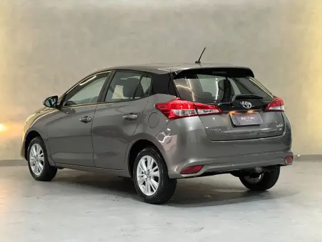 TOYOTA Yaris Hatch 1.3 16V 4P FLEX XL PLUS TECH MULTIDRIVE AUTOMÁTICO CVT, Foto 5