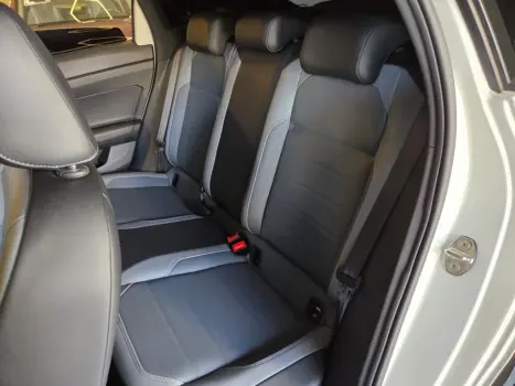 VOLKSWAGEN Nivus 1.0 4P FLEX 200 TSI HIGHLINE TURBO AUTOM�TICO, Foto 8