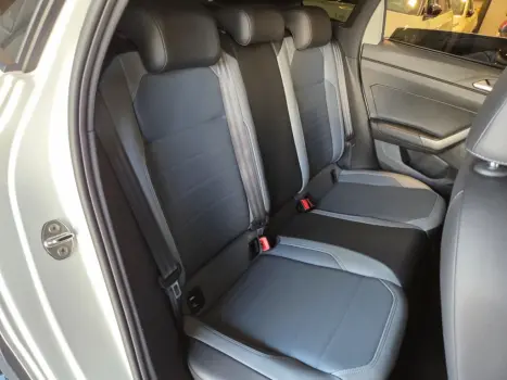 VOLKSWAGEN Nivus 1.0 4P FLEX 200 TSI HIGHLINE TURBO AUTOM�TICO, Foto 16