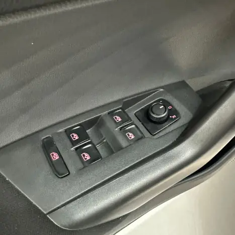 VOLKSWAGEN Polo Hatch 1.0 4P 170 TSI COMFORTLINE AUTOM�TICO, Foto 17