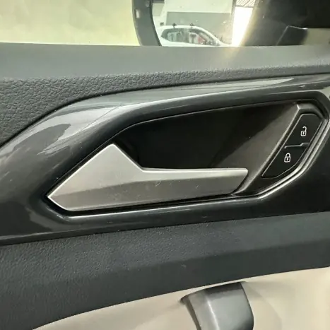 VOLKSWAGEN T-Cross 1.4 4P 250 TSI FLEX HIGHLINE AUTOM�TICO, Foto 17