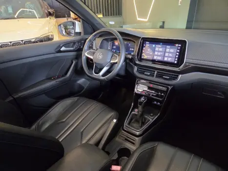 VOLKSWAGEN T-Cross 1.4 4P 250 TSI FLEX HIGHLINE AUTOM�TICO, Foto 16