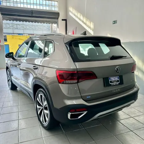 VOLKSWAGEN Taos 1.4 16V 4P FLEX 250 TSI HIGHLINE AUTOM�TICO, Foto 4