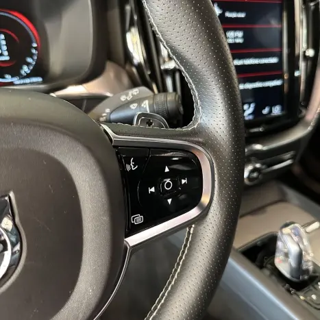 VOLVO XC60 2.0 16V 4P T8 HYBRID R-DESIGN AWD GEARTRONIC AUTOMTICO, Foto 7