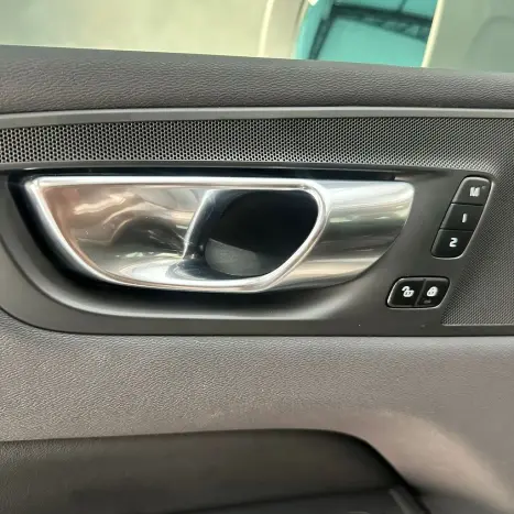 VOLVO XC60 2.0 16V 4P T8 RECHARGE H�BRIDO PLUS AWD TURBO GEARTRONIC AUTOM�TICO, Foto 19