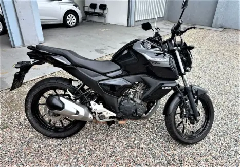 YAMAHA FZ 15 Fazer ABS, Foto 6