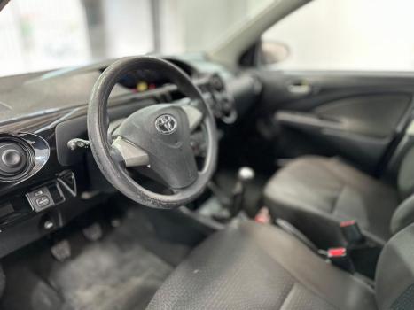 TOYOTA Etios Hatch 1.3 16V 4P FLEX X, Foto 9
